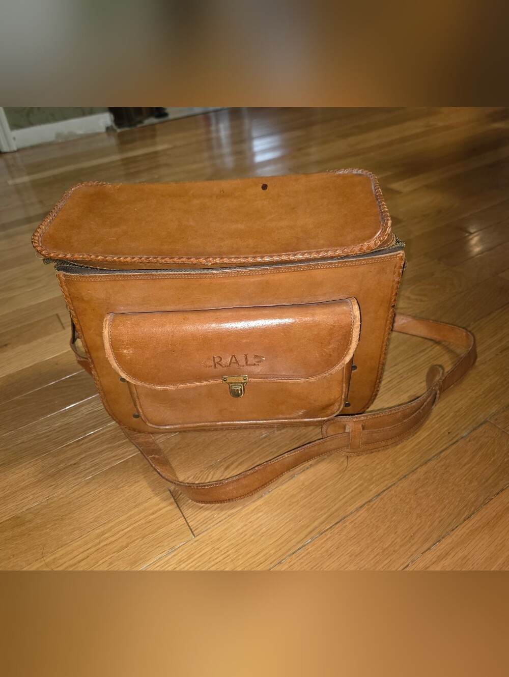 VINTAGE CAMERA BAG Leather Messenger Bag for Men CLEAN NO ODORS AMAZING